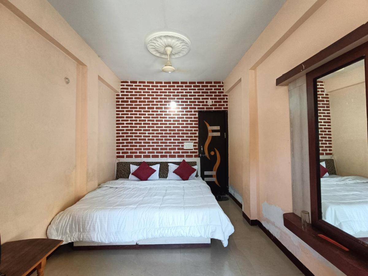 Hotel Chaitanya Maheshwar 외부 사진