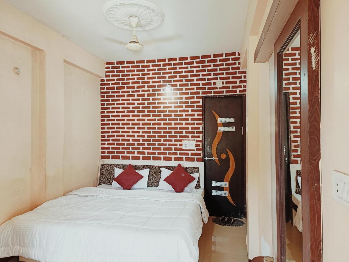 Hotel Chaitanya Maheshwar 외부 사진